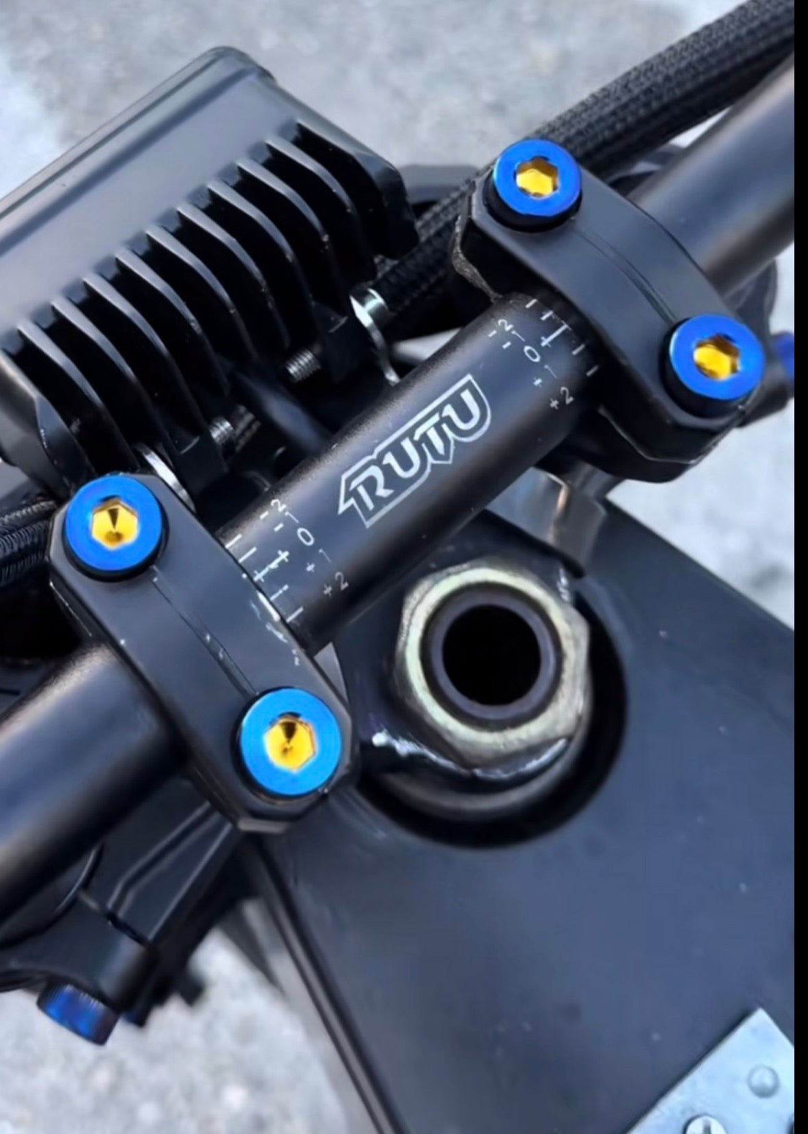 tuttio stem mount titanium bolts